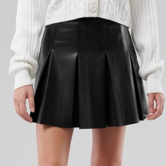 Hollister Dresses & Skirts - Hollister Ultra High-Rise Faux Leather Pleated Mini Skirt in Black - Size S